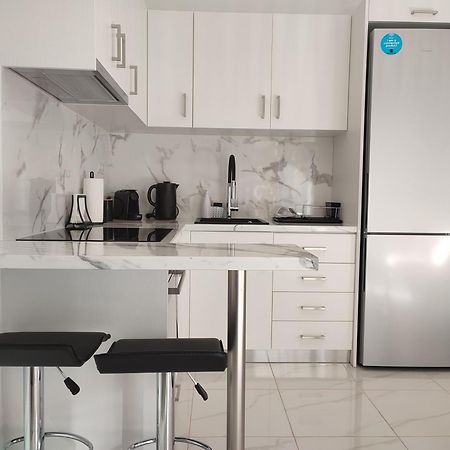 Elegant & Modern Apartment Near To Athens Riviera Piraeus Exterior photo